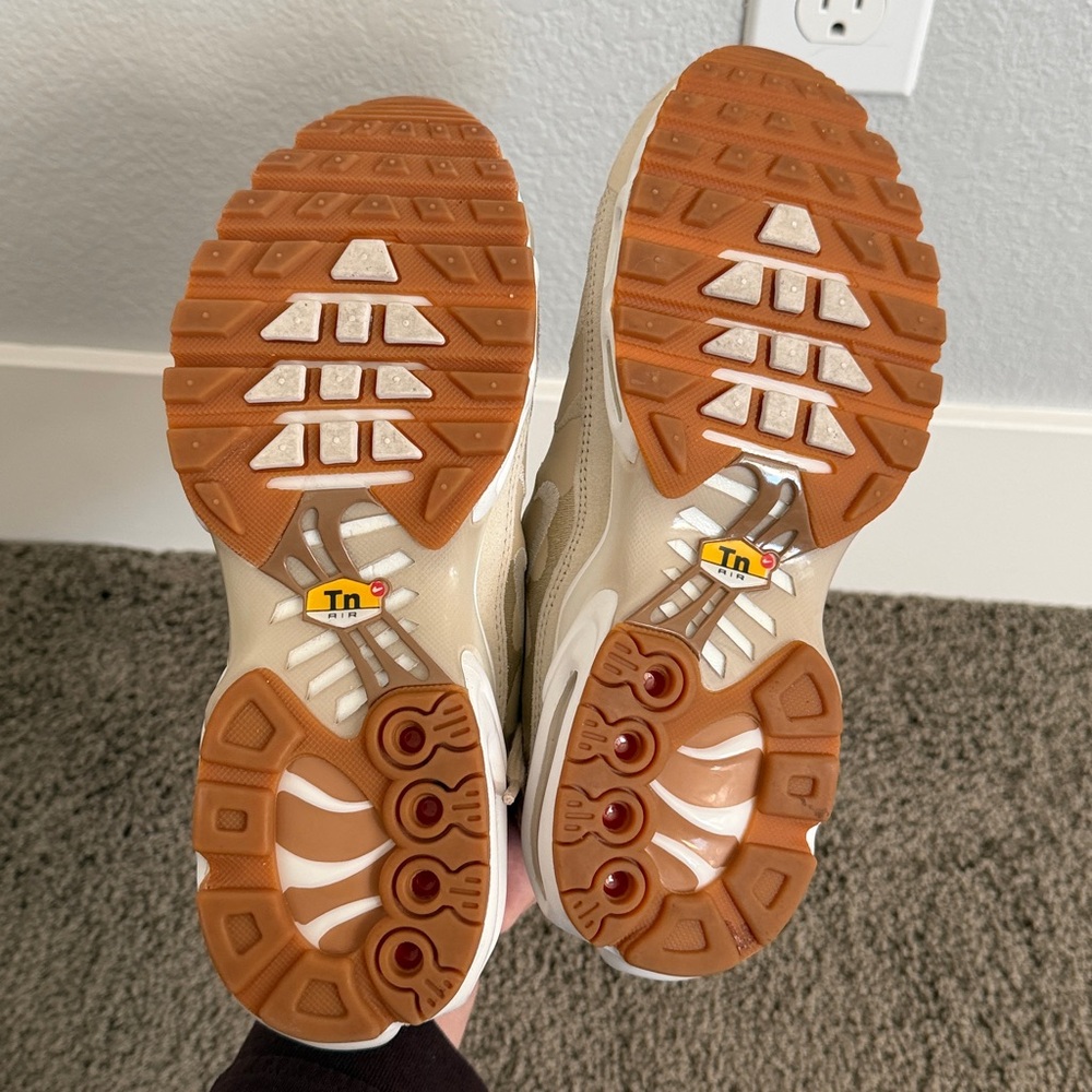 Nike Air Max Plus tan - Picture 13 of 14